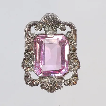 Brosch med rosa trappslipat glas (troligen) 24x38mm Per Emilson Laholm 1947, silver 830/1000 Vikt: 16,3 g