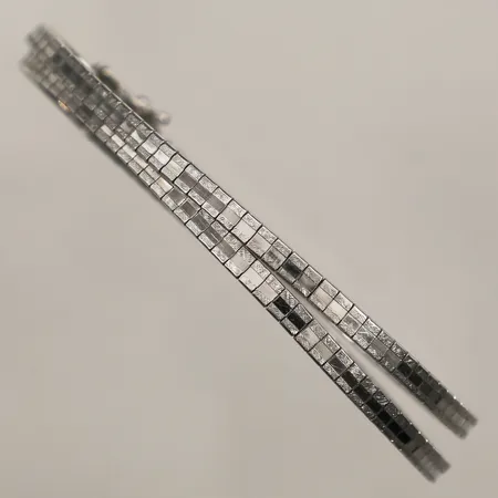 Armband tvåradigt, längd 18,5cm, bredd 6,4mm, 835/1000 silver  Vikt: 15,3 g