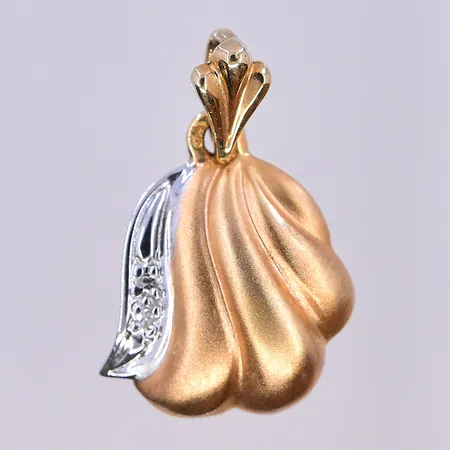 Hänge, längd 19 mm, bredd 14 mm, 18K. Vikt: 2,2 g