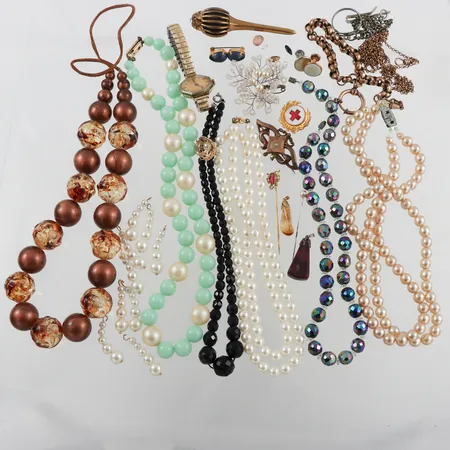 Parti bijouterier. Skickas med paket.