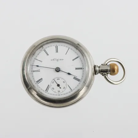 Fickur Elgin vitmetall,fungerar ej,skador på urtavlan,diameter ca 6 cm.