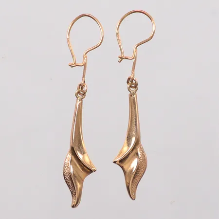 Ett par örhängen, längd 4cm, bredd 7mm, 14K. Vikt: 1,1 g