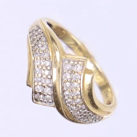 Ring med diamanter totalt ca 0,15ctv stl 15¾, bredd 2-11mm, gravyr, 18K Vikt: 3 g