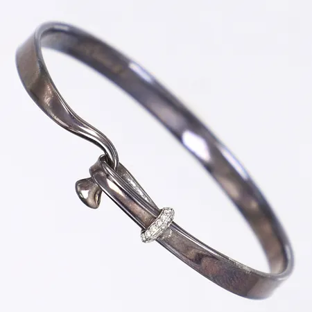 Armband med dia 18 x ca 0,005 ct Georg Jensen Torun stl xs stelt öppningsbart Ø55mm bredd 6mm silver 925/1000 Vikt: 13,8 g