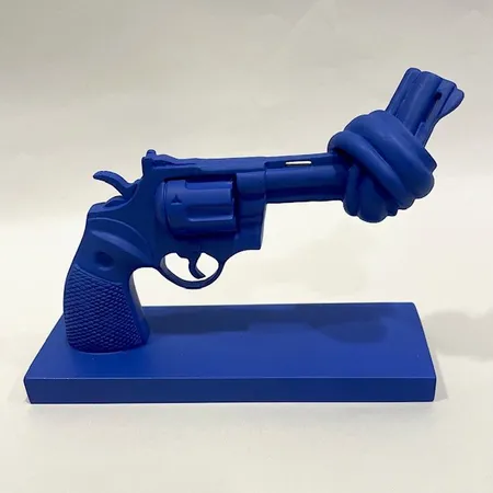Skulptur Non-Violence Cobolt Blue, höjd 14,5cm, längd 19,5cm, bredd 6,5cm, limiterad upplaga nr 27/999, certifikat från Non-Violence Project Foundation år 2020, inga tillbehör
