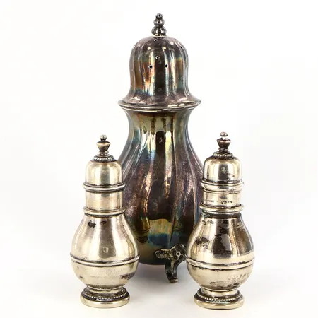 Sockerruska 16,5cm, Salt & Pepparkar 10cm, smärre skevhet, Silver 830/1000 Vikt: 286,7 g