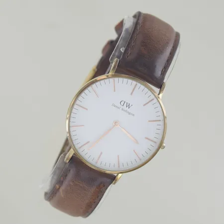 Daniel Wellington White, serienummer 01050916407, diam 36 mm, behov av nytt batteri Vikt: 0 g