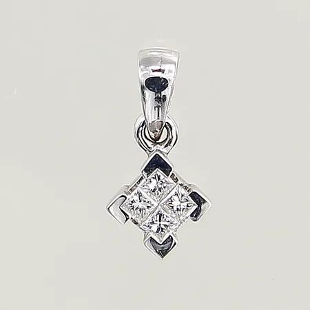 Hänge med diamanter 4 x ca 0,05ct, prinsesslipade, 15x7mm, vitguld, 18K Vikt: 1 g