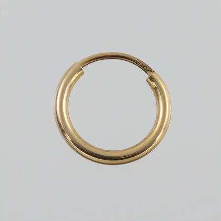 Örhänge udda 14k,diameter ca 13.1 mm. Vikt: 0,3 g