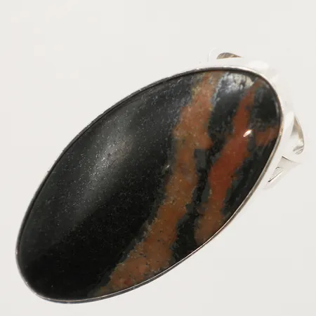 Ring med Tigerjärn, stl 17¼, bredd 5,5-55mm, 925/1000 silver Vikt: 32,4 g