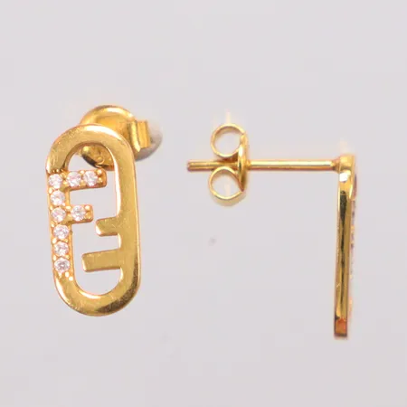 Ett par örhängen längd 14,2mm, bredd 6,6mm, små vita stenar, 21K Vikt: 2,5 g