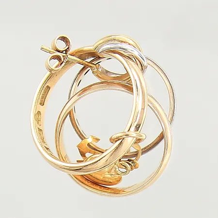 Diverse guldsmycken, udda, gravyr, 18K Vikt: 13,1 g