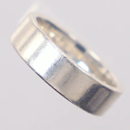 Ring Ø19, bredd 6,1mm, silver 925/1000 Vikt: 7,3 g
