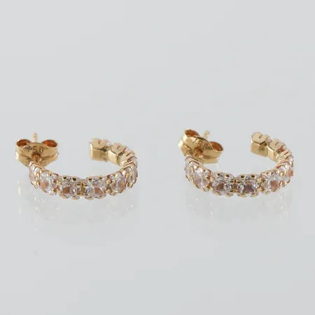 Örhängen 18k paret med Kubis Zirkonia,diameter ca 12.1 mm. Vikt: 1,5 g