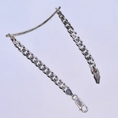 Armband med bricka, längd 20 cm, bredd 5 mm, silver 925/1000. Vikt: 12 g