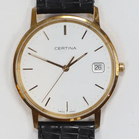 Herrur Certina 18K Ø33,5mm ref nr. EOL 158.9289.68, quartz, datum, går ej (troligen batteribyte), läderband, guld i boett, gravyr, med box, certifikat samt manual, bruttovikt 29,6g 