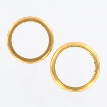 2 släta ringar med gravyr, stl 18½/19½, 18K Vikt: 15,1 g
