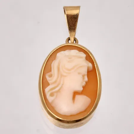 Hänge i 18K guld, mått 12,4x25,2mm, 1st Camé, mått 11,8x15,9mm, tillverkad av City Guld Ab Sune Karlsson, vikt 1,53g.