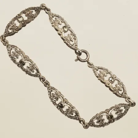 Armband med markasiter, längd 17cm, bredd 7,9mm, silver Vikt: 6,8 g