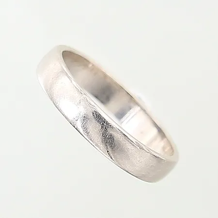 Ring, stl: 19, bredd: 4mm, vitguld, 18K Vikt: 4,9 g