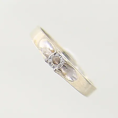 Ring, stl 16¾, bredd 2-3,5mm, saknar sten, GFAB, vitguld, 18K Vikt: 1,6 g