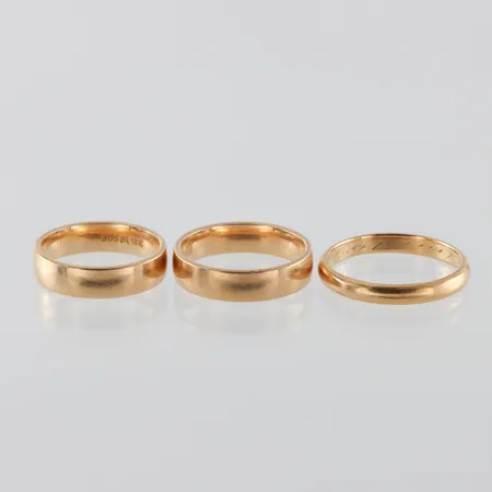 Ringar 3 st 18k med gravyrer. Vikt: 15,7 g