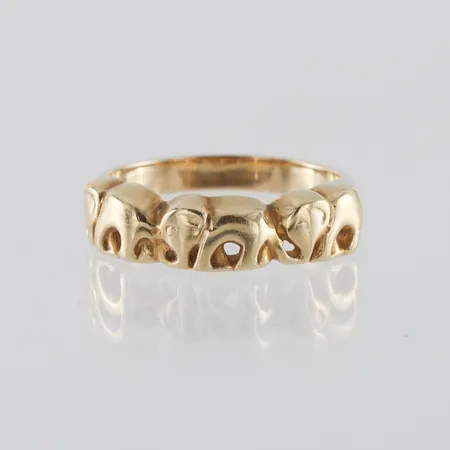 Ring 14k,storlek 17 mm,bredd 2.8-5.4 mm. Vikt: 4 g