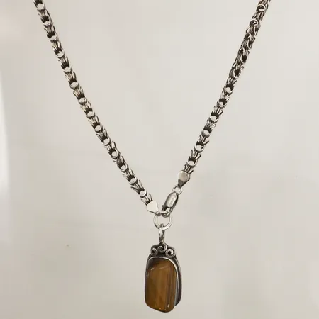 Kedja Kejsar, längd ca 58cm, bredd 5mm, hänge tigeröga, längd ca 40mm, inklusive ögla, bredd 18,4mm, 925/1000 silver Vikt: 49,3 g