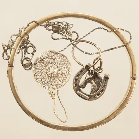 Diverse silver, defekt, skevt, silver  Vikt: 20,1 g