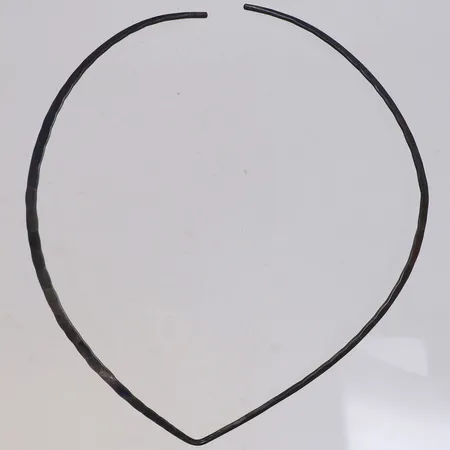 Stelt collier, Ø40cm, bredd 3,2mm, år 1975, etui 830/1000 silver Vikt: 11,9 g