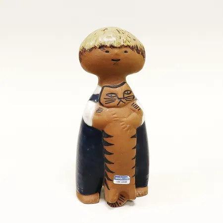 Figurin Lisa Larson, Pelle ur serien "Larsons Ungar", höjd 19cm, smärre kantnagg på fot, stengods, Gustavsberg.