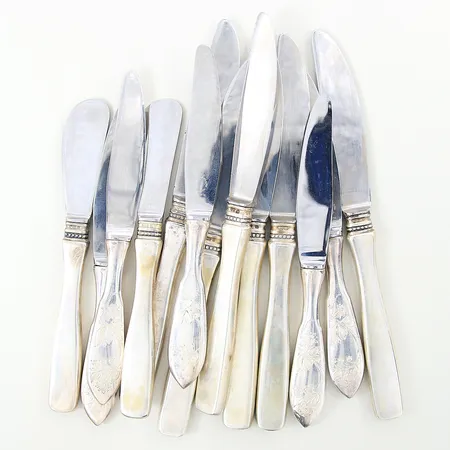 Diverse silverknivar, olika modeller, silver 830/1000 Vikt: 755 g