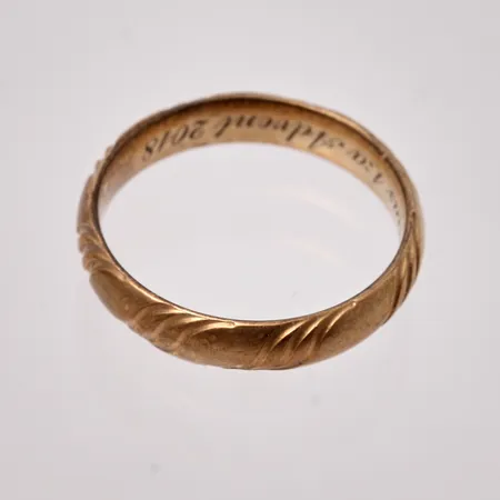 Defekt guld, 9K, vikt 2,58g.