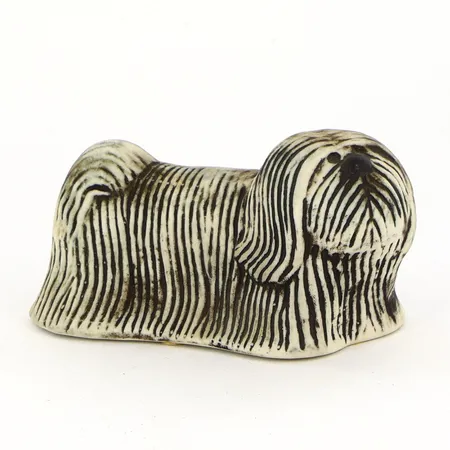 Figurin längd 11cm, höjd  5,5cm, Skyeterrier ur serien Kennel, Lisa Larson f. 1931, Gustavsberg, osignerad Skickas med paket.