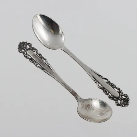 Skedar 2 st silver 830/1000,längd ca 11 cm. Vikt: 26 g