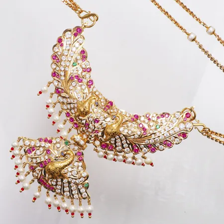 Collier färgade stenar pärlor, ca 73cm, hängdel ca 11cm, stenar saknas, 22K  Vikt: 117,5 g