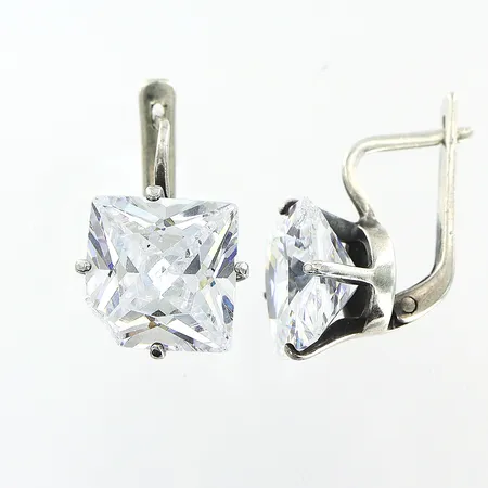 Ett par örhängen 12x12mm, vita stenar med stora skador/nagg, silver 925/1000 Vikt: 9,6 g