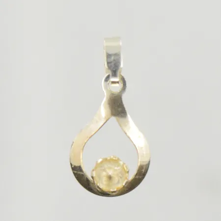 Hänge med vit sten, längd 18 mm, bredd 9 mm, 830/1000 silver. Vikt: 0,4 g