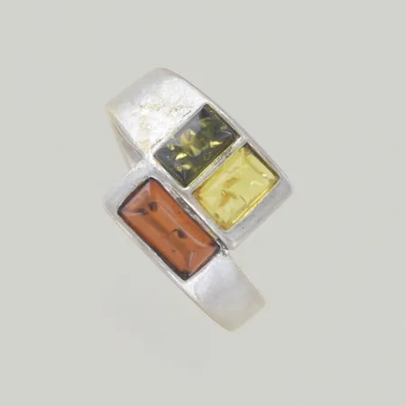 Ring med stenar, Ø 19 mm, silver 925/1000 Vikt: 3,6 g