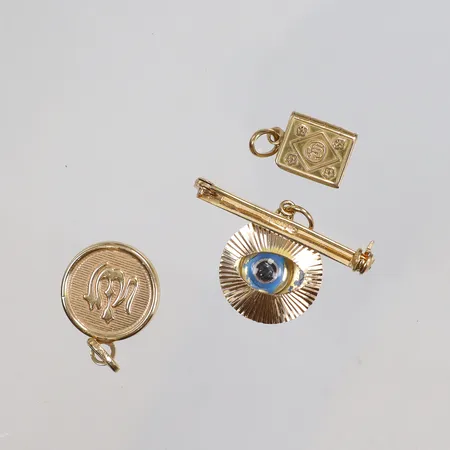 Diverse guld med detalj i glas 18K Vikt: 6,9 g