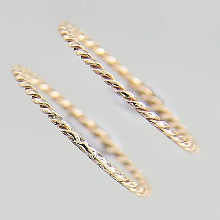 Ringar med mönstrad dekor 2st, stl 18, bredd 1,1mm, ostämplade, 14K Vikt: 1,2 g