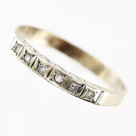 Ring med diamanter stl 18½, 6 x ca 0,01ct, slitage, vitguld, 18K Vikt: 1,9 g