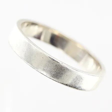 Ring stl 19, bredd 4mm, GHA, silver 925/1000. Vikt: 2,9 g