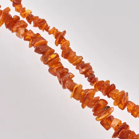 Bärnstens collier, 66cm, docerat, bredd ca: 8-25 mm.