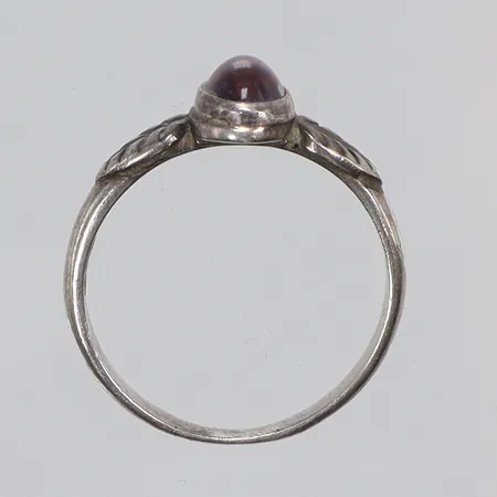 RIng med lila sten stl 16½ bredd 2-8mm silver 925/1000 Vikt: 2,1 g