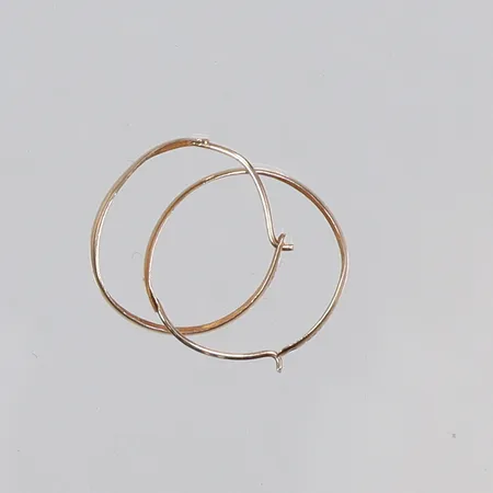 Ett par Örhängen creoler Ø11mm bredd 1,5mm, skeva 18K Vikt: 0,2 g