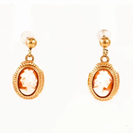 Hängande Caméörhängen i 18K guld. De är 8,5 mm breda, 17 mm långa och väger 1,1g. Snurrebussar saknas, men nya i plast medföljer. 