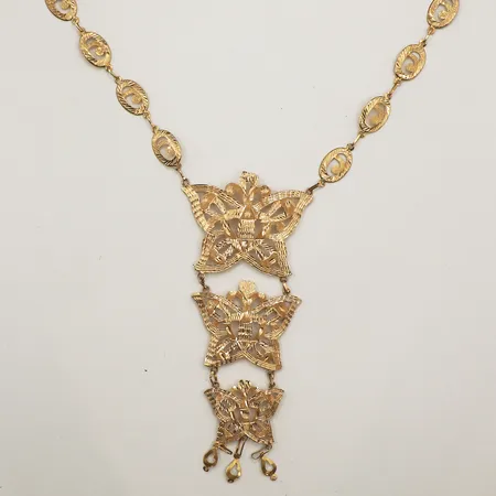 Collier med fjärilar, längd 58cm, bredd 11,9mm-140mm, skev, bucklig, 21K  Vikt: 19,8 g
