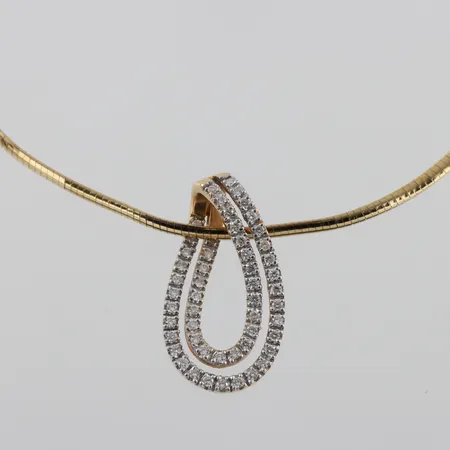 Collier 18k med diamanter,längd ca 41 cm,större ojämnheter,hängets höjd ca 26 mm. Vikt: 11,2 g