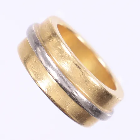 Ring stl 19 bredd 10mm tvåfärgad gravyr 18K  Vikt: 29,7 g